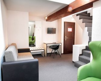 بي سمارت موتل بازيل - بازل - غرفة معيشة