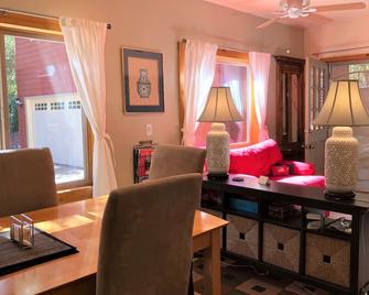 Family friendly, Full Kitchen, EV Charger Level 2, A/C, Easy Parking, Fireplace - Idyllwild - Property amenity