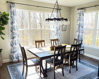 Luxury Living at Tims Ford Lake, w/ Golf Cart - Tullahoma - Dining room