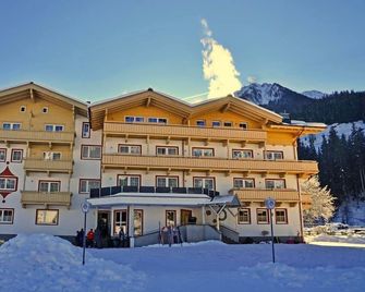 Hotel Grundlhof - Bramberg am Wildkogel
