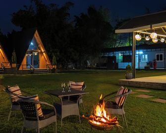 Alaya Stays Kv Ventures Fable Cottage - Faridabad - Patio
