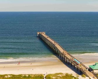 Beautiful beach condo - walk to the beach! - Neptune Beach - Beach