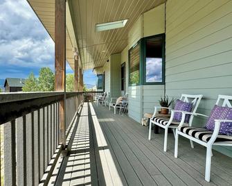 Spacious Mountain Retreat with Deck Views - Kremmling - Balcón