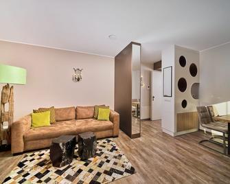 Noble, fully equipped apartment centrally located newly renovated - Salzburgo - Sala de estar