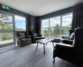 Rostrevor Mountain Lodge - Glamping Pods - Revive Sauna & Hot Tubs - Rostrevor - Olohuone