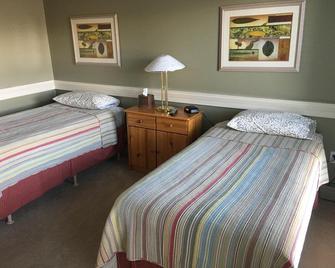 Laura's Lodge - Saskatoon - Bedroom