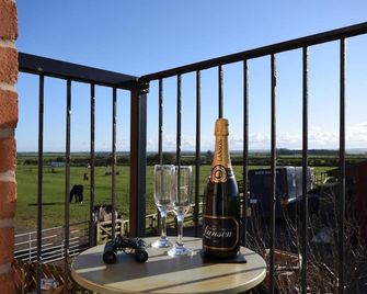 Springwood Room Only Accommodation - Seahouses - Balcony