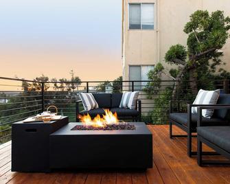 Avalon III By Avantstay Mins To Gaslamp, Zoo & Airport Beautiful Deck W/ Bbq - San Diego - Balcón