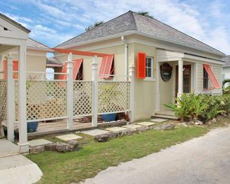 3 Bed 3 Bath Waterfront House located in Schooner Bay, Abaco - Crossing Rocks