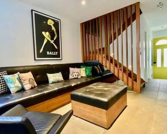 3 Storey Home Close Walk To Fox Studios Scg & City - Sydney