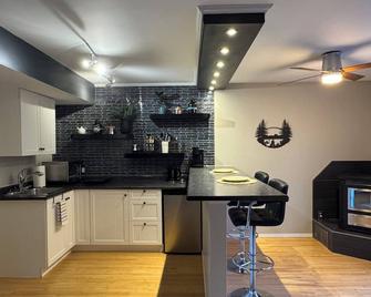 Cozy 1-bedroom suite close to downtown - Yellowknife - Kitchen