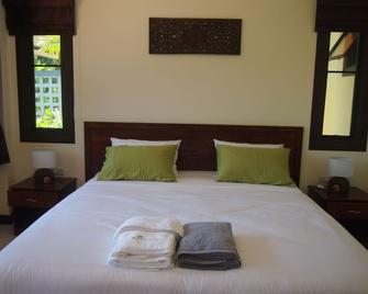 At Bangsak Resort - Takua Pa - Bedroom