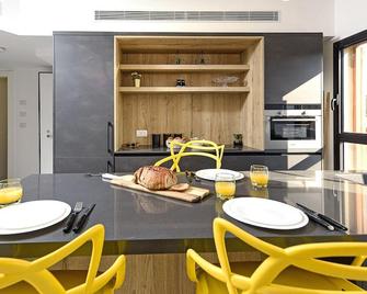 Sea N'Rent - רוסלאן 14 תל אביב - תל אביב - חדר אוכל