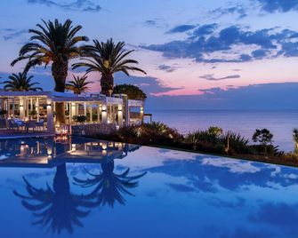 ساني كلوب - ساني - حوض السباحة