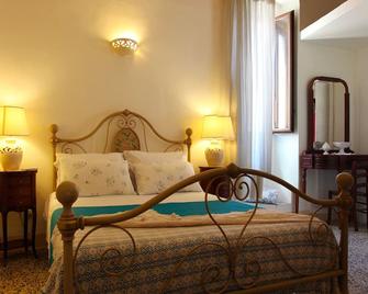 18th century mansion with stunning views of the historic center - Nardò - Bedroom