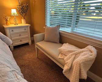 Delightful and Beautiful Home and Garden - Citrus Heights - Sala de estar