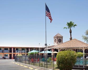 Howard Johnson by Wyndham Yuma - Yuma - Rakennus