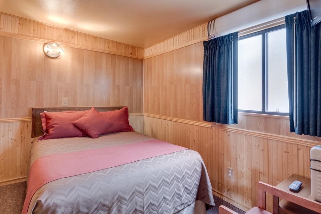 Bedroom view of Zion Park Motel