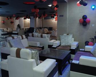 The Shahanshahi Adventure Park And Wellness Resort - Dehradun - Restaurante