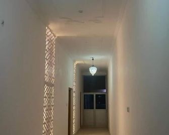 La Curcuma Luxury Homestay - Khajuraho - Pasillo