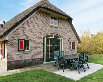 This farm for 6 people in Overijssel has a nostalgic look. - Den Ham - Patio