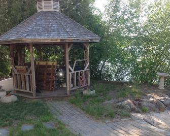Cozy Lakeside Retreat - Wolfeboro - Patio