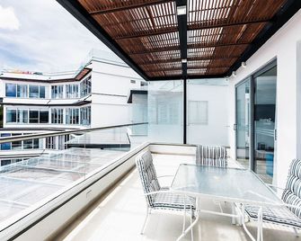 Hotel Santorini - Guatapé - Balcony