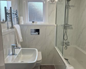 Dunkerley's Hotel and Restaurant - Deal - Bathroom