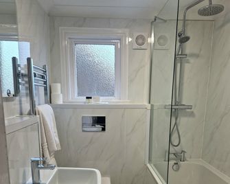 Dunkerley's Hotel and Restaurant - Deal - Ванна кімната