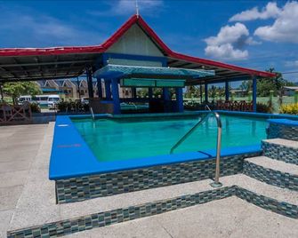 Airport Suites Hotel - Piarco - Zwembad