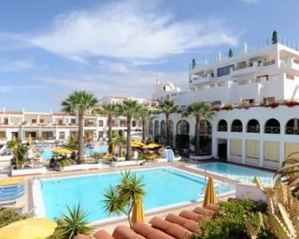 Mar y Sol Spa & Sport Hotel - لوس كريستيانوس - حوض السباحة