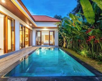 The R Villa Merapi - North Kuta - Pool
