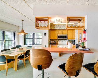 1 Mi to Big Boulder: Lakefront Unit w/ Pool Access - Lake Harmony - Dining room
