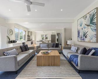 Spacious Sorrento Retreat - Sorrento - Living room