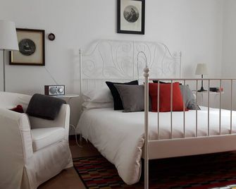 Apartment with garden and private parking - Bellagio - Soverom