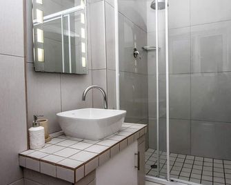 Caza Beach Guesthouse - Durban - Badrum