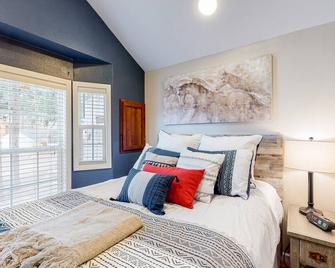Fantastic escape with high-speed WiFi, furnished porch, full kitchen & W/D - Woodland Park - Habitación
