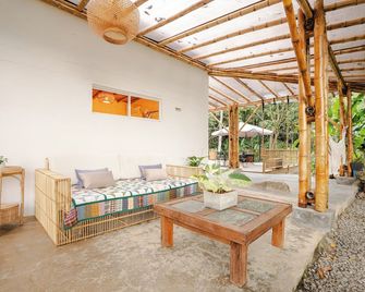 Aguas Vitales - Cabin Retreat with Spring-Fed Pool - Fredonia - Patio