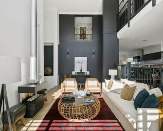 Hollyford House - Pokolbin - Pokolbin - Living room