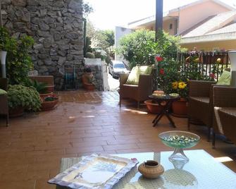 Residence a 150 metri dal mare e dalla scogliera di Pietragrande - Montauro - Montauro - Patio