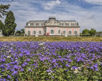 Gemütliche Ferienwohnung nähe Schloss Benrath & Rhein Düsseldorf Urdenbach - Düsseldorf - Gebäude