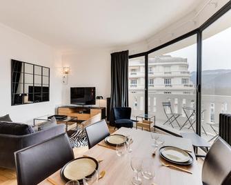 Le Panoramique - 75 sq m apartment with balcony in the heart of Annecy - Annecy - Dining room