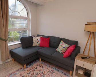 1 Ilsham Cottages - Torquay - Living room
