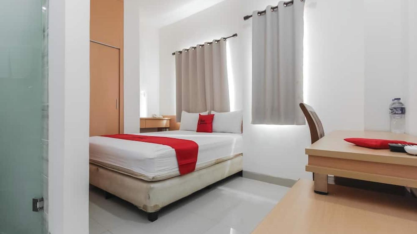 RedDoorz Plus near Galaxy Bekasi