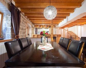 Stunning Home In Sinj With Jacuzzi - Sinj - Dining room