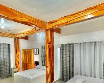 Quartz Suites - Mambajao