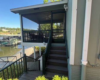 Charming Home on the Water near Bagnell Dam—Perfect for Couples and Families - Eldon - Balcón