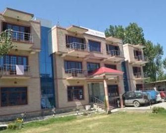 Hotel Royal Reshi - Srinagar - Building