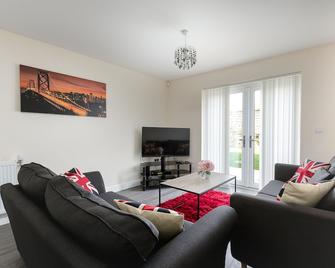 Kvm - Quayside House - Peterborough - Living room