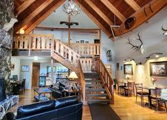 Nisqually Lodge - Ashford - Innenhof